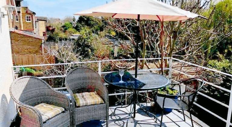 Rental apartment with yard — photo 4