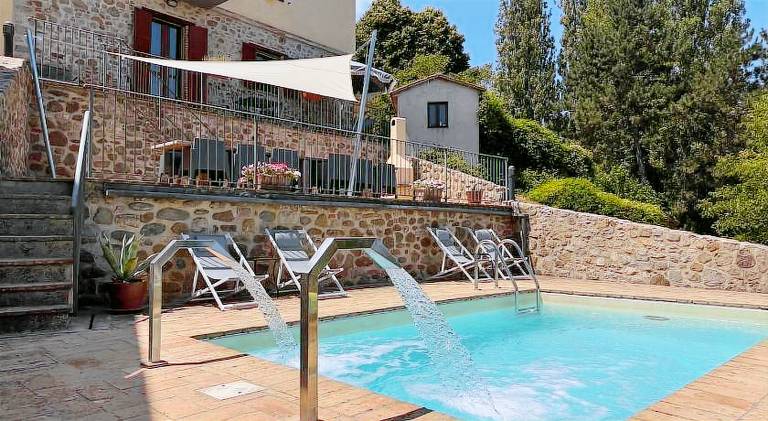 Apartment with pool, grill & garden in Umbertide