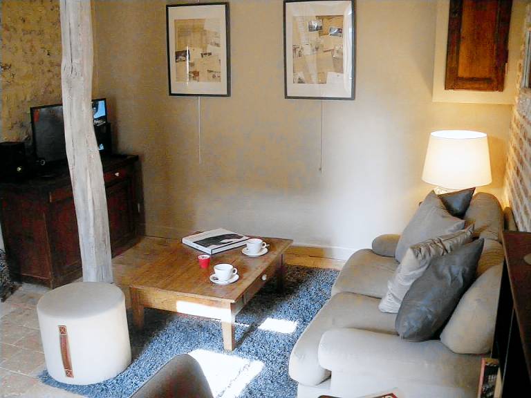 Charming Cottage with Private Garden, Near Loire Castles, Pet Friendly, Free Wi-Fi — photo 3