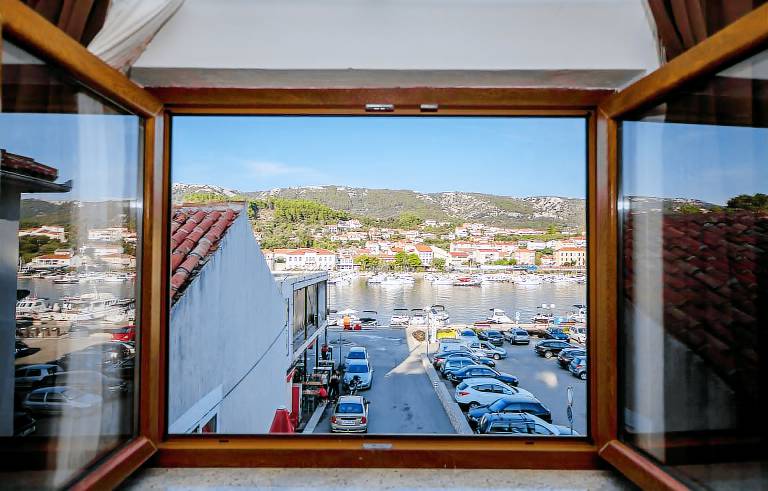 Rental apartment with fast internet & patio | Sea view — photo 3