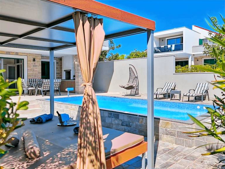 Luxury Villa Lunaria with Pool — photo 2