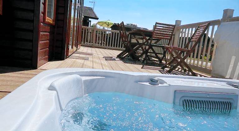 House with hot tub — photo 5