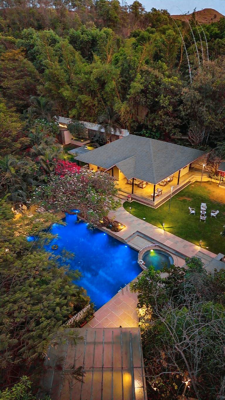 Vacation home with yard — photo 4