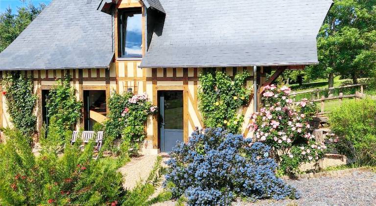 Vacation home with 3 rooms for 6 persons in Lisieux