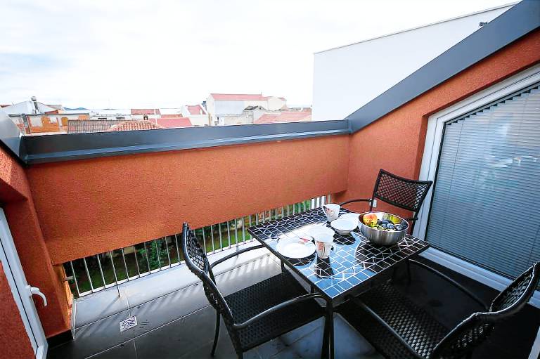 Child-friendly pleasant studio with terrace, yard & barbecue | Garden view | Beach nearby | Pets allowed — photo 4