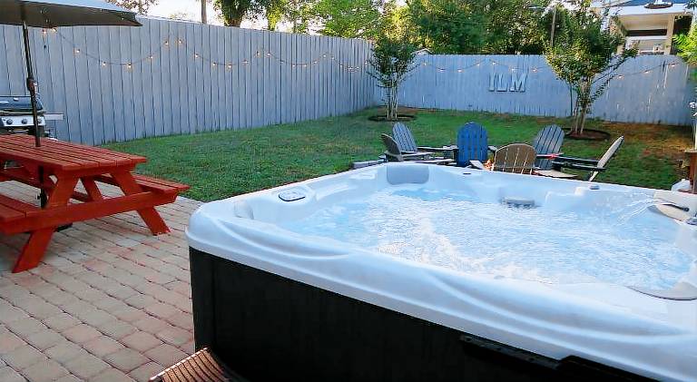 House with jacuzzi | Pets are welcome in Wilmington, NC