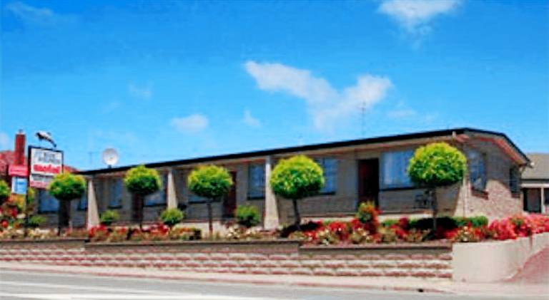 Blue Dolphin Motel