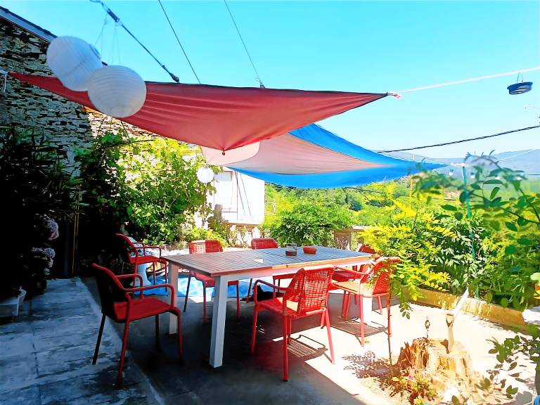 Lodge with patio, barbeque & fast internet | Mountain view in Castres