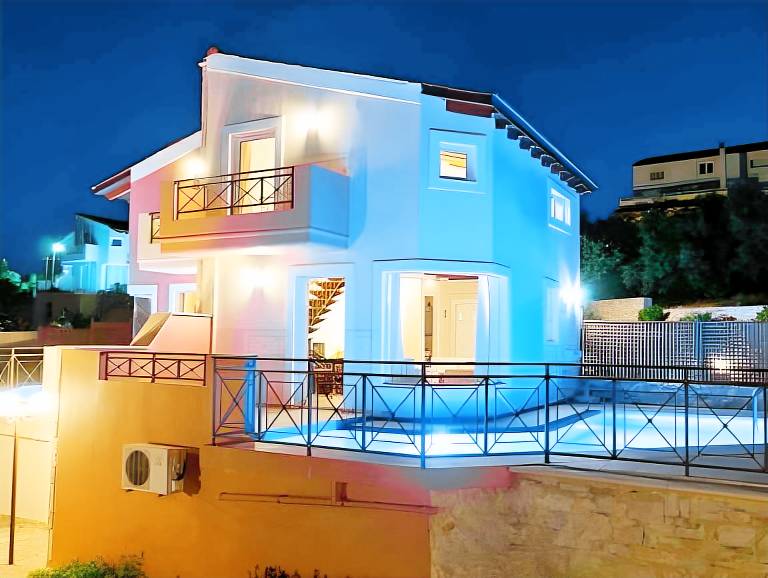 Ample villa with jacuzzi, garden & barbeque | Pets are welcome in Chania