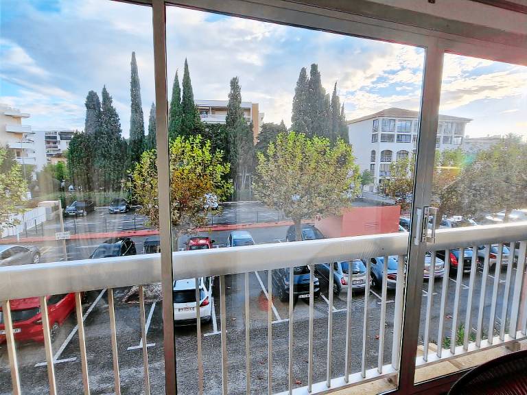 Air-conditioned studio with parking near beach and shops in Sainte-Maxime in Sainte-Maxime