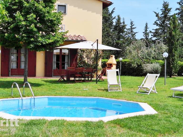 Fully equipped lovely house with patio, garden & private pool | Pets allowed — photo 3