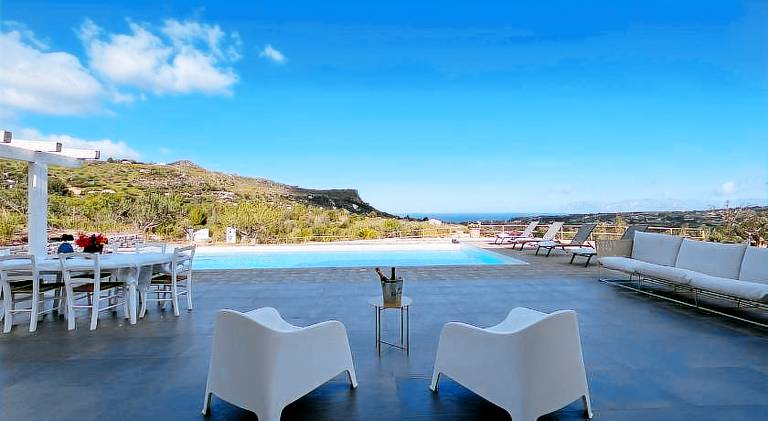 Villa with pool — photo 3