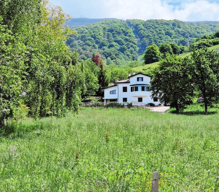 Villa with garden, grill & private pool | Garden view — photo 2