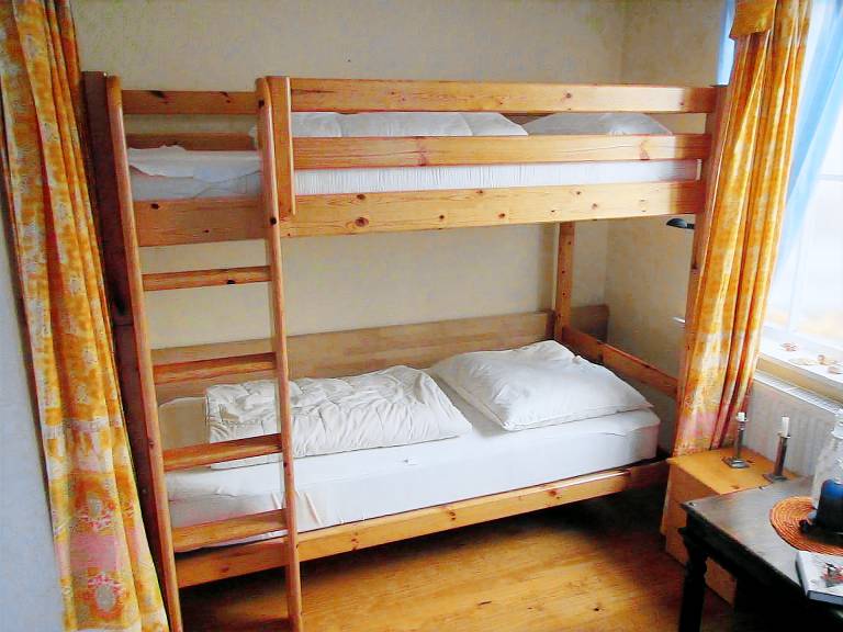 Family-oriented pleasant rental apartment with barbeque, yard & patio | Close to the beach | Pet-friendly — photo 3