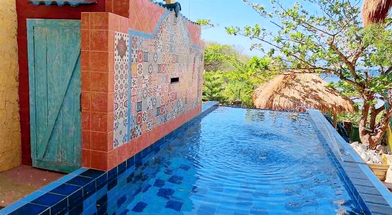 House with pool — photo 3