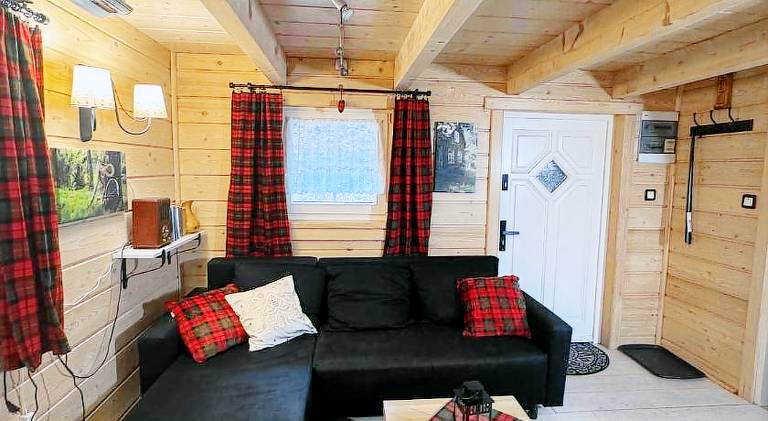Chalet with barbeque & yard | Pets allowed — photo 2