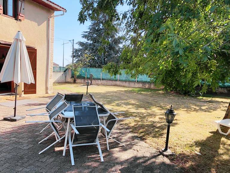 Fully equipped nice gite with grill, yard & patio | Pets allowed — photo 3