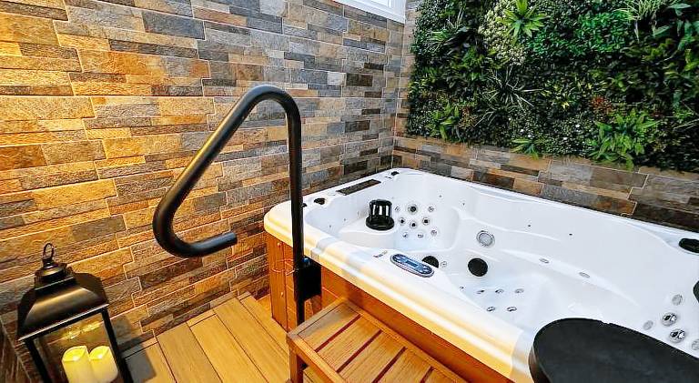BASTINAZO ALOHADREAM - EXCLUSIVO - Design Suite Luxury Love and Spa - Jacuzzi y Sauna Privados — photo 3