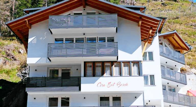 Pleasant holiday apartment | Next to the ski | Dogs allowed in Canazei