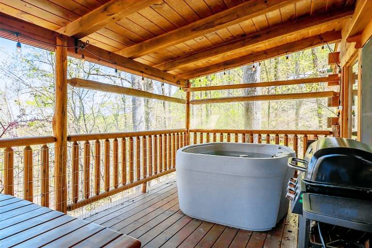 Fully equipped cabin with BBQ, hot tub & pool | Pet-friendly — photo 3