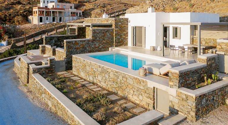 Villa with patio & yard — photo 5