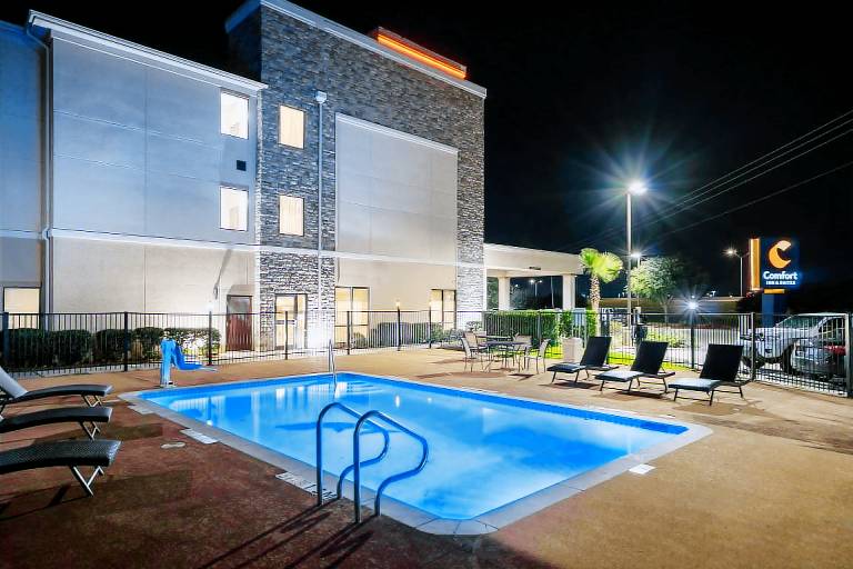 Comfort Inn & Suites Victoria North — photo 3