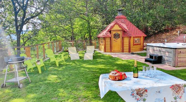 Fully equipped beautiful villa with yard, BBQ & hot tub | Suitable for remote work | Pets are welcome — photo 3