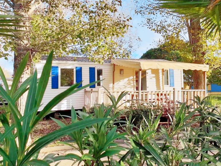 Camping with patio, hot tub & garden — photo 3