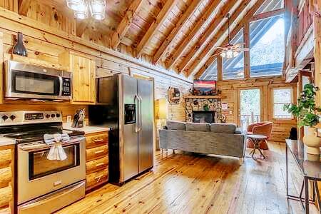 Big vacation home with hot tub & pool | Pets allowed — photo 3
