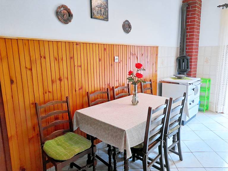 Fully equipped rental apartment with patio & barbecue | Beach nearby | Pets are welcome — photo 5