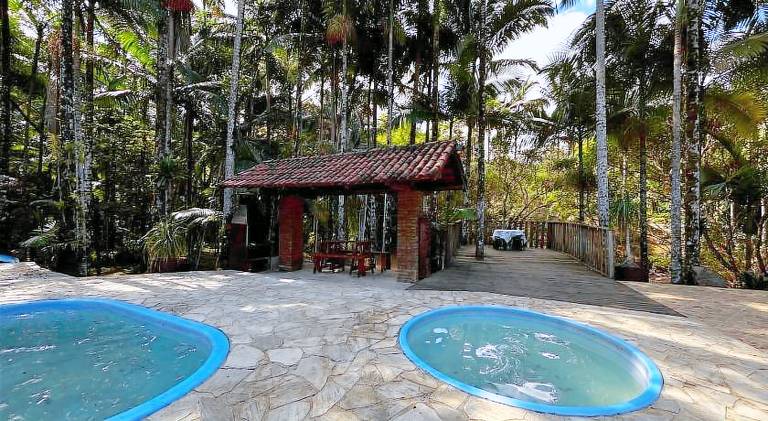 Holiday apartment with garden, pool & patio — photo 3