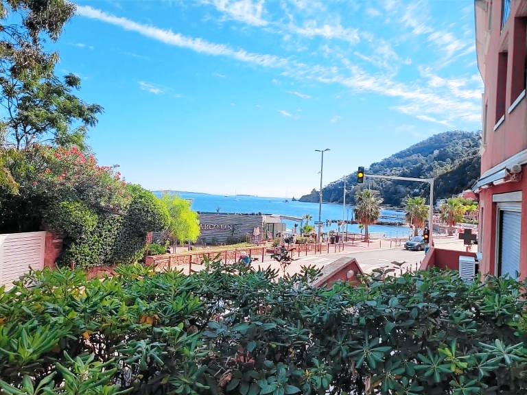 Fully equipped holiday apartment with garden, grill & terrace | Garden view | Close to the beach | Pet-friendly in Theoule-sur-Mer