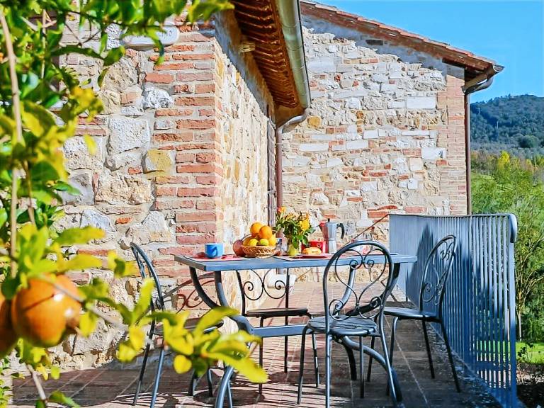 Farmhouse apartment with pool near in Asciano — photo 2