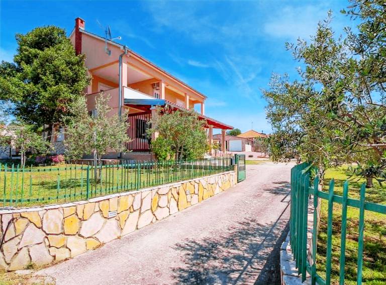 Fully equipped charming villa with BBQ & private pool | Water view | Dogs allowed — photo 5