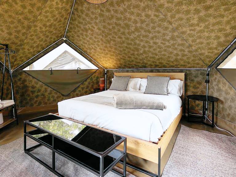 Tent with pool — photo 5