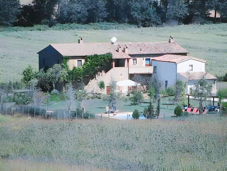 Farm with pool & garden in Magione