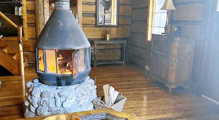 Rustic Beaverfoot Lodge Room N8