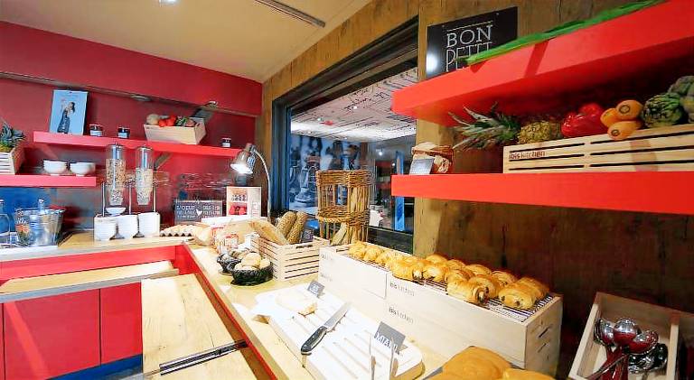 Ibis Pau Lescar — photo 5