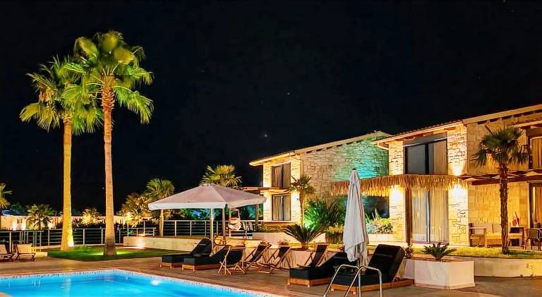 Nice house with pool, terrace & yard | Dogs allowed in Katerini