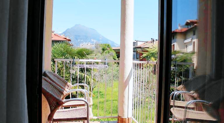 Serviced apartment with yard — photo 4