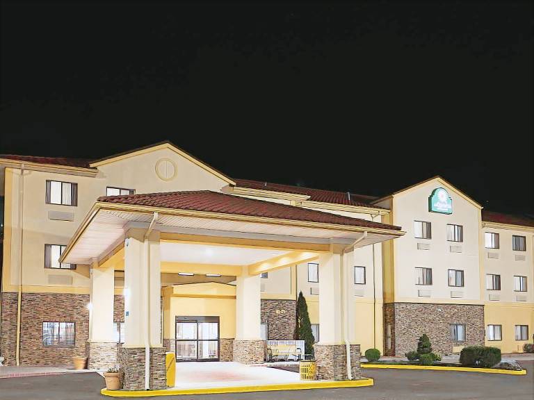 La Quinta Inn & Suites by Wyndham Elizabethtown in Elizabethtown, KY