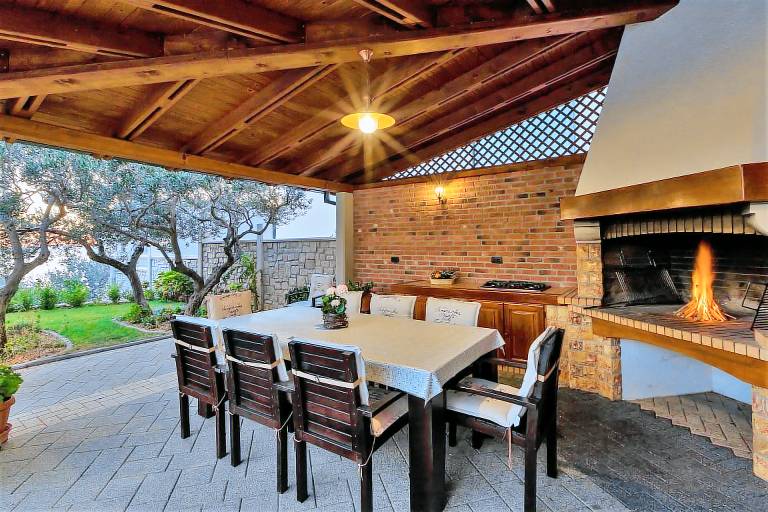 Villa with pool, barbecue & patio — photo 2