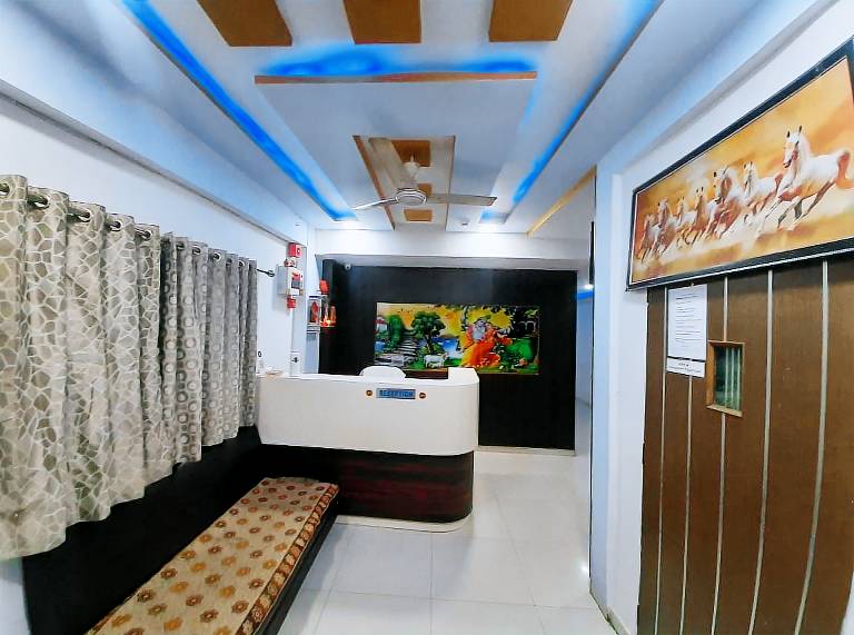 HOTEL ROYAL NIGHT — photo 2