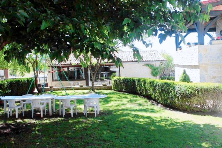 Gite with yard, patio & private pool — photo 4