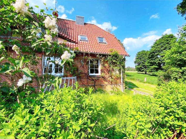 House with terrace, garden & barbeque — photo 2
