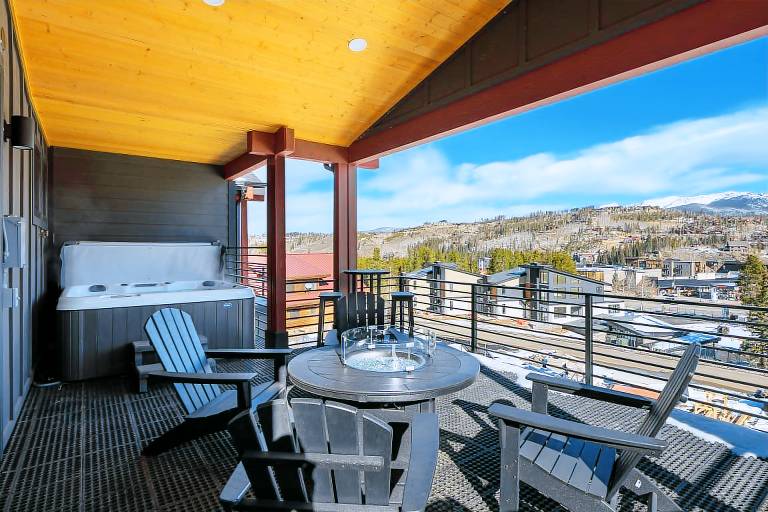 Downtown WP Villa 145 I Private Hot Tub I Great Views I Bunk Room I Discounted Attractions in Winter Park, CO