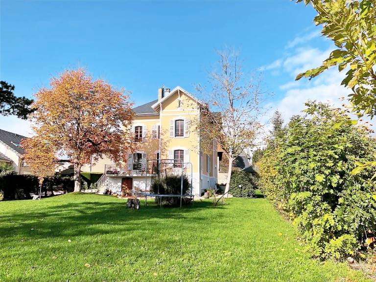 Gite with yard & terrace — photo 2