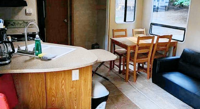 Lakefront RV Cottage in Parry Sound 2 — photo 3