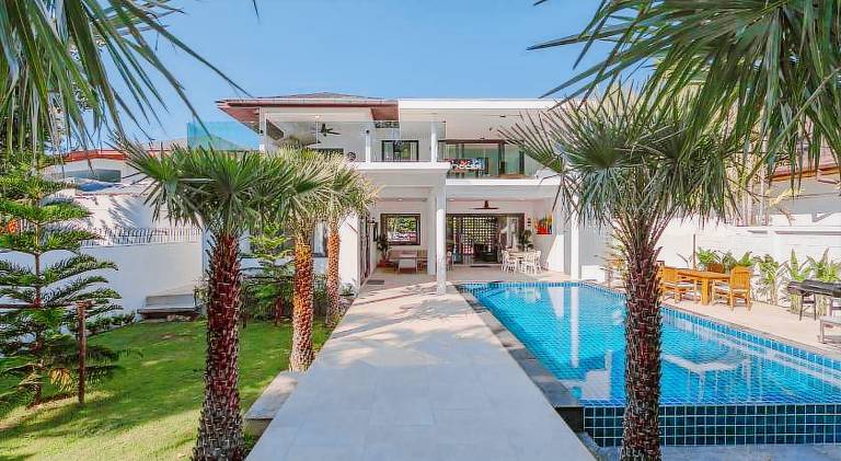 Fully equipped villa with hot tub, garden & barbecue | Perfect for remote work | Dogs allowed in Rawai