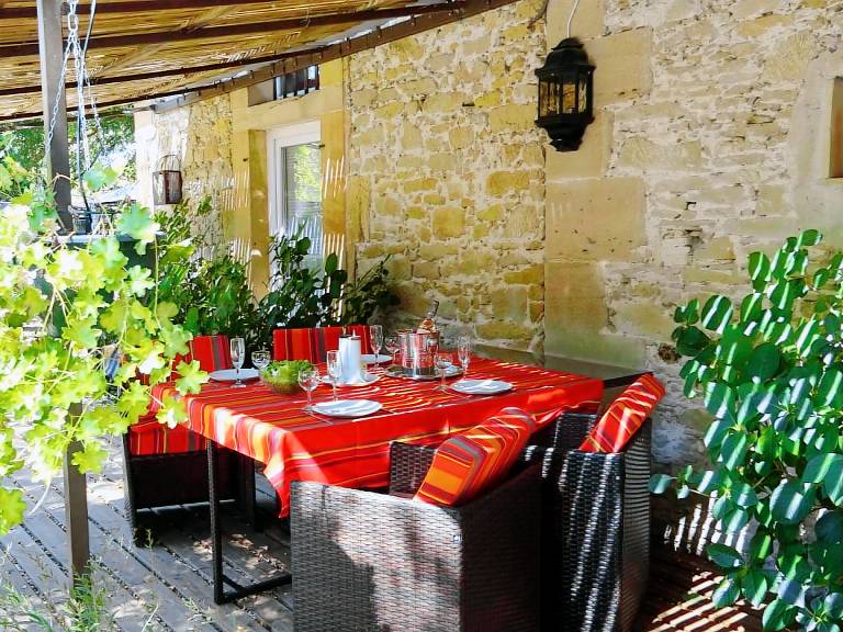 Gite with barbecue, terrace & yard — photo 2
